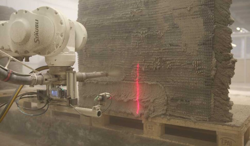 Spraying a wall with single-sided formwork