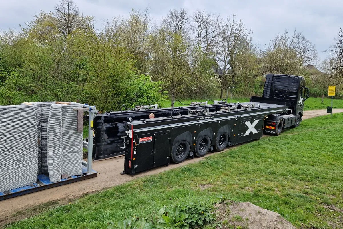 The individual segments were transported to the site in Beckum by means of a closed inboard loader.