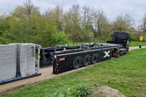 The individual segments were transported to the site in Beckum by means of a closed inboard loader.