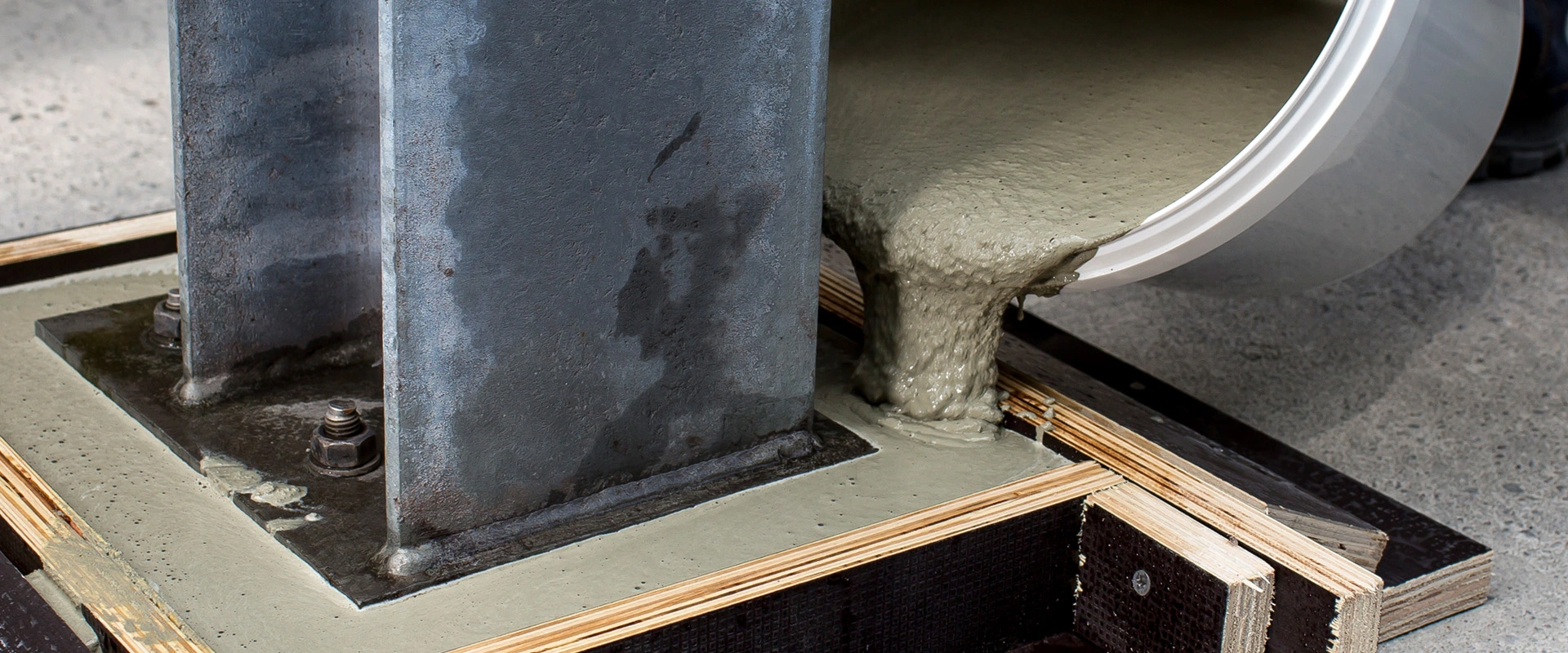 MC-Bauchemie Emcekrete grouting concretes and grouting mortars in application