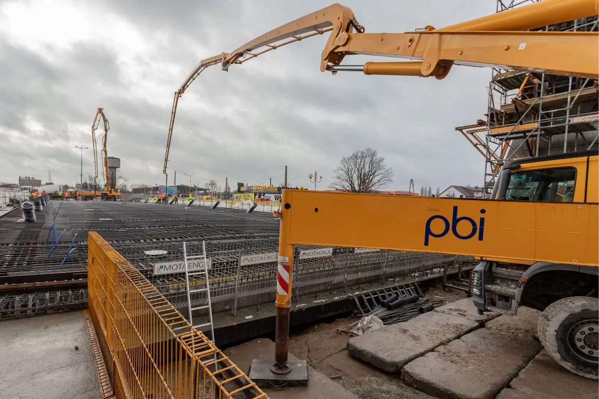 Concreting the bridge deck in Ostrowiec Świętokrzyskie.