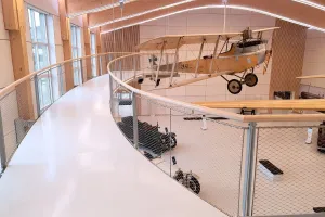 The elegant flooring of the new exhibition space incorporates a great deal of technical expertise from MC.