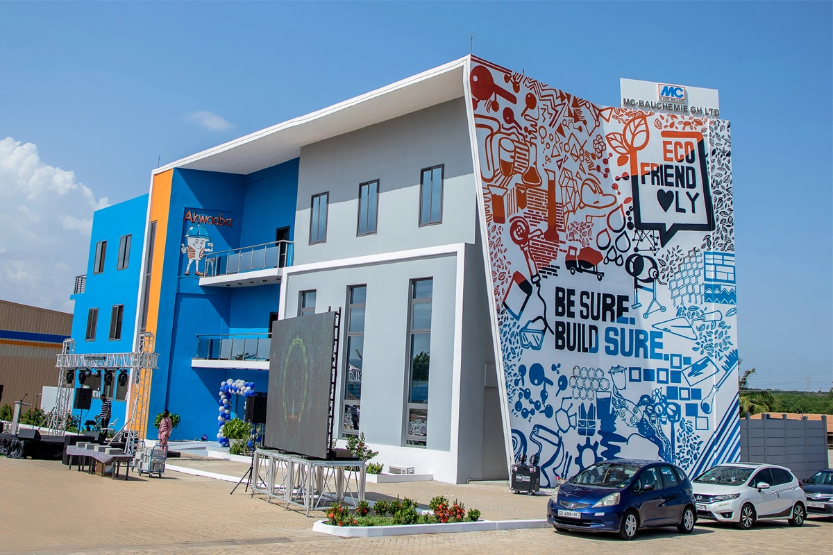 Side view of the new MC-Bauchemie Ghana office building with a view of the creatively designed façade.