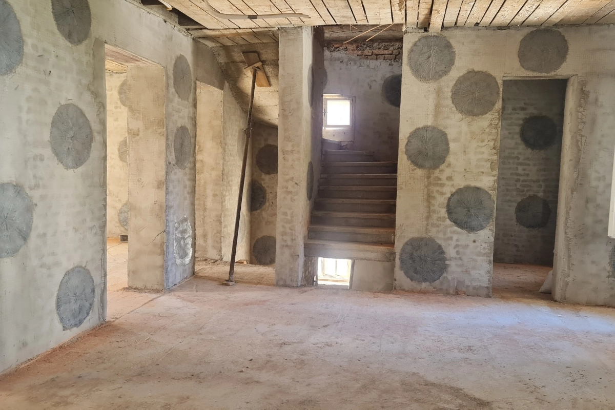 In a residential building in Zagreb the FRCM system was used.