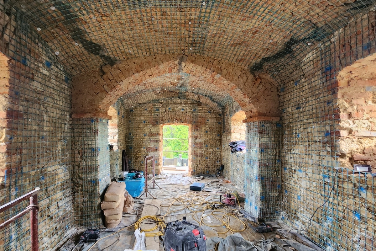 Reinforcement of masonry with FRCM system of MC-Bauchemie