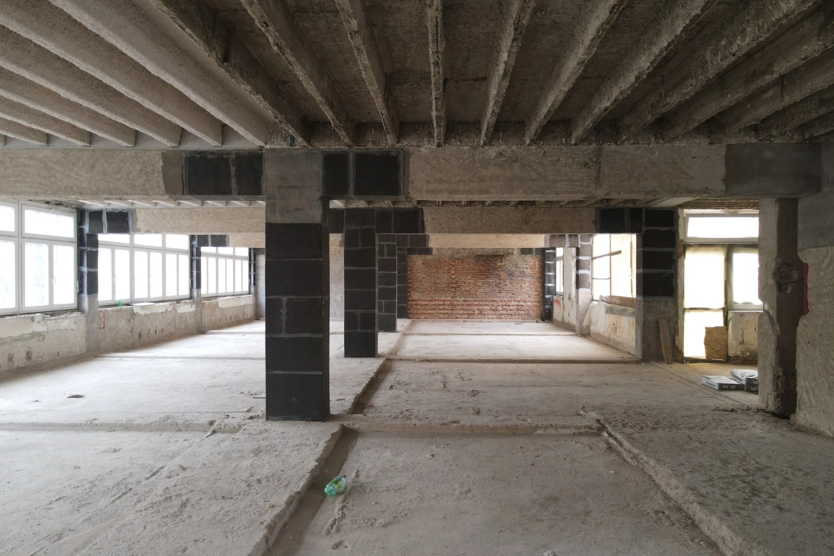 CFK systems of MC-Bauchemie strengthen pillars and walls of old buildings