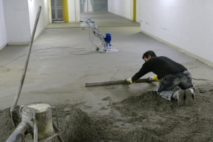 Screed installation in a supply tunnel at the Virchow Clinic of the Charité hospital in Berlin 