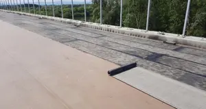 Bituminous membranes were welded onto the substrate thus prepared, before the surface was covered with rolled asphalt.
