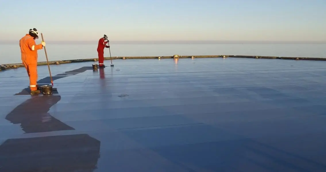 For the flooring structure of the helicopter deck, a roll coating was applied.