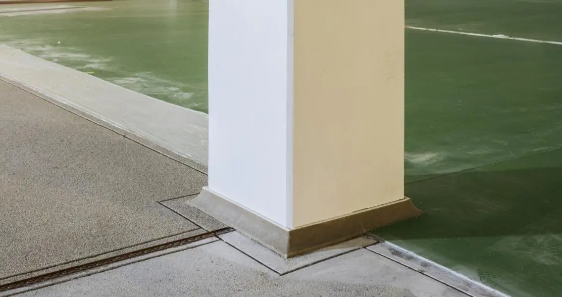 The plinths and pillars in the FRUCTON production facility are likewise protected with MC products.