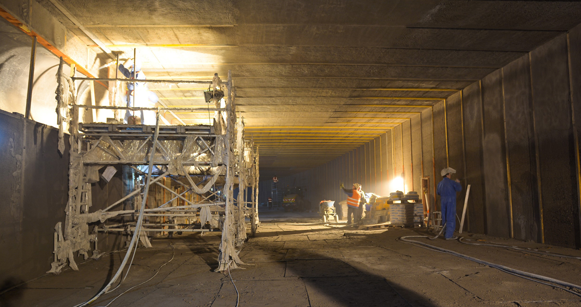 The fire-resistant concrete replacement product Nafufill KM 250 was applied in a layer thickness of approx. 4.5 centimetres by the wet-spray method, ensuring low-dust and low-rebound processing so as to keep environmental pollution to a minimum.