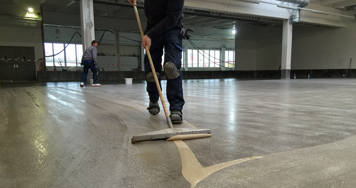 View inside the new production facility of Resch & Frisch, one of Austria’s biggest bakers and bakery chains. Resch & Frisch opted for a floor coating with MC-DUR TopSpeed, as construction began in winter and the residual moisture of the screeds was too high to provide them with standard EP or PU coatings.